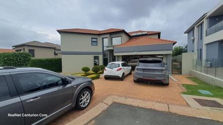 4 Bedroom House in Blue Valley Golf Estate