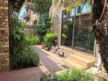 3 Bedroom Townhouse in Zwartkop