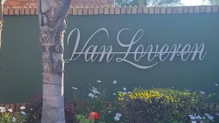 2 Bedroom Townhouse in Die Hoewes