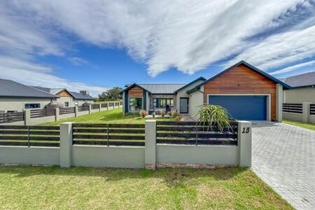 3 Bedroom House in Kragga Kamma