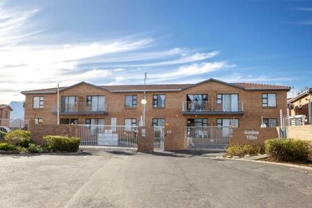 2 Bedroom Apartment in Gordons Bay Central