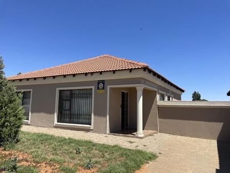 3 Bedroom House in Kimdustria