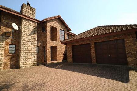 3 Bedroom House in White River Country Estate