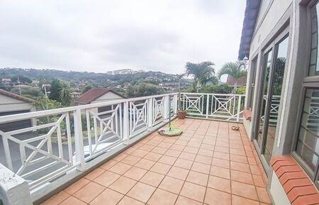 4 Bedroom Simplex in La Lucia