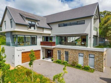 4 Bedroom House in Cotswold Downs Estate