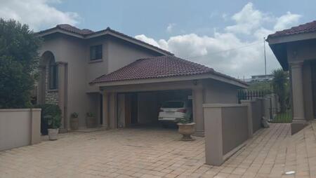 3 Bedroom House in Ruimsig Country Estate