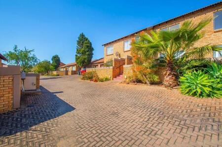 2 Bedroom Apartment in Honeydew Manor