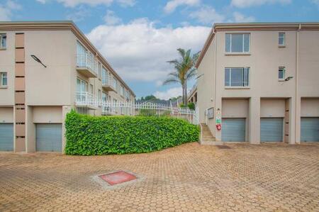 3 Bedroom Apartment in Roodekrans