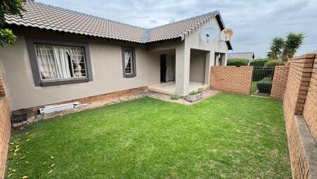 2 Bedroom Apartment in Mooikloof Ridge