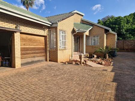 3 Bedroom House in Montana Park