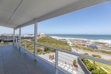 4 Bedroom House in Yzerfontein
