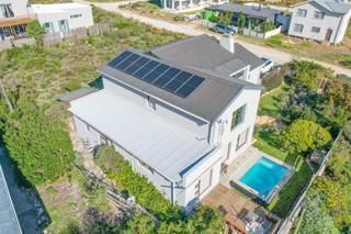 4 Bedroom House in Pringle Bay