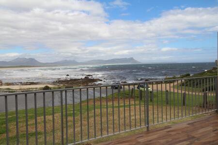 2 Bedroom Apartment in Kleinmond