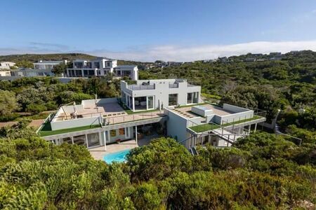 4 Bedroom House in Plettenberg Bay