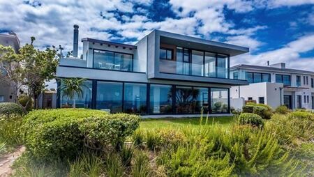 4 Bedroom House in Oubaai and surrounds