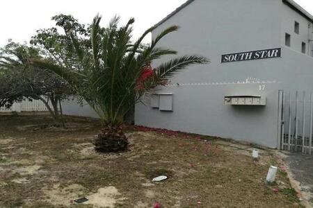 2 Bedroom Apartment in Table View