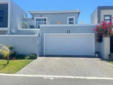 3 Bedroom House in Sandown
