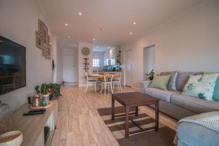 3 Bedroom House in Sunningdale