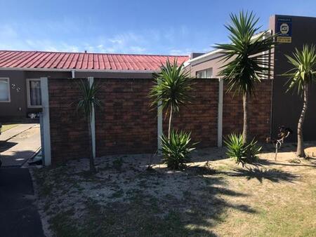 2 Bedroom House in Bothasig