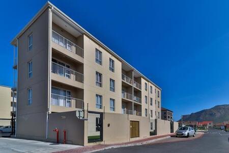 2 Bedroom Apartment in Muizenberg