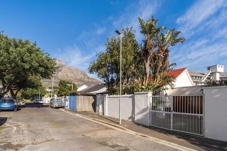 2 Bedroom House in Vredehoek