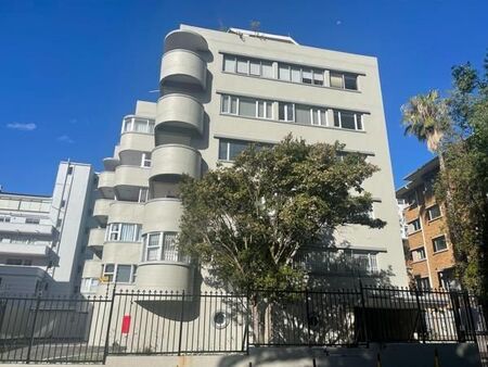 2 Bedroom Apartment in Sea Point