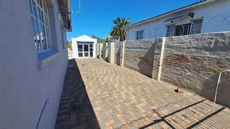1 Bedroom cottage to rent in Newton Park, Port Elizabeth