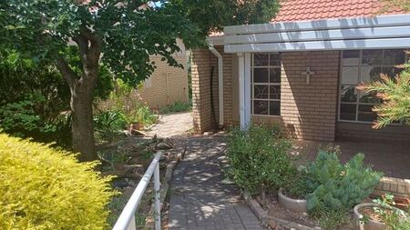 3 Bedroom townhouse - sectional to rent in Kiepersol, Bloemfontein