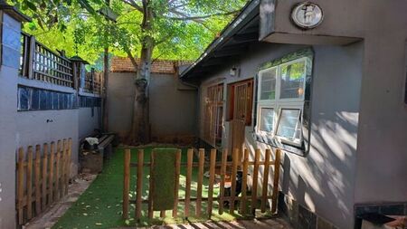 1 Bedroom cottage to rent in Melville, Johannesburg