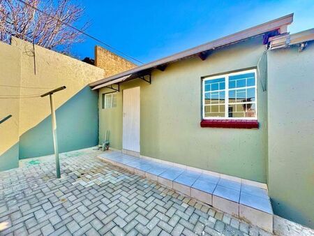 1 Bedroom cottage to rent in South Hills, Johannesburg