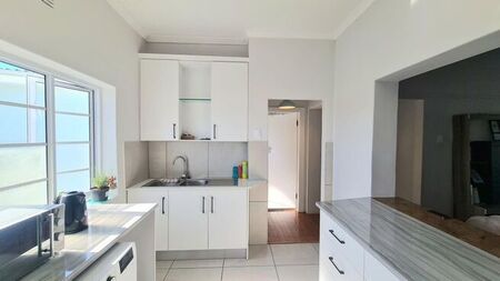 2 Bedroom apartment to rent in Claremont, Cape Town