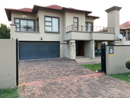 3 Bedroom house to rent in Broadacres, Sandton