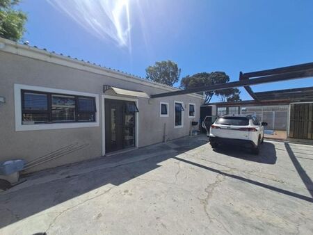 2 Bedroom apartment to rent in Surrey Estate, Cape Town