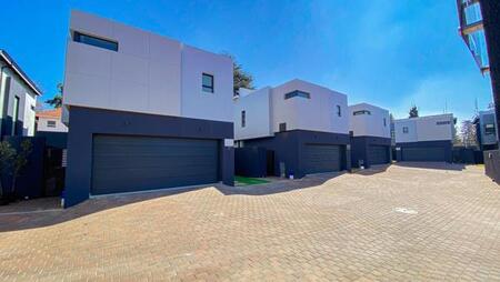 4 Bedroom Cluster in Bryanston