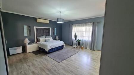 4 Bedroom House in Sundowner