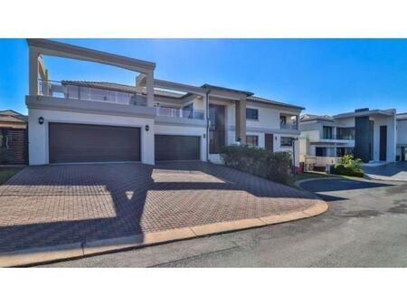 5 Bedroom House in Blue Valley Golf Estate