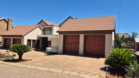 1 Bedroom Apartment in Die Hoewes