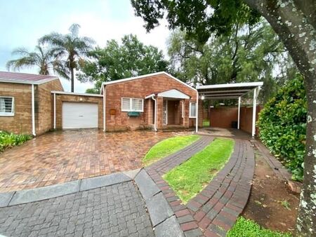 2 Bedroom Townhouse in Die Hoewes