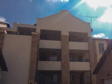 2 Bedroom Simplex in Die Hoewes