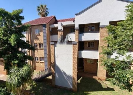 2 Bedroom Apartment in Die Hoewes