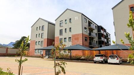 2 Bedroom Apartment in Somerset West Central