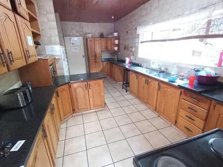 8 Bedroom House in Lynnwood Glen