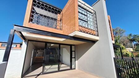 3 Bedroom Apartment in Alphen Park