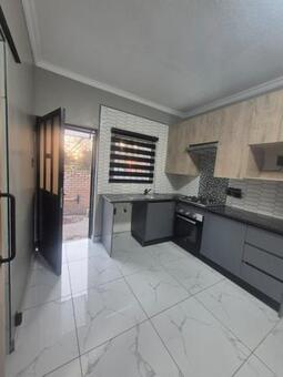 Bachelor apartment in Capital Park