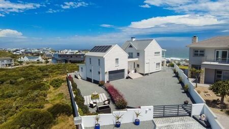 5 Bedroom House in Yzerfontein