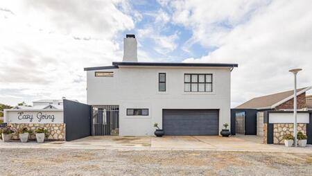 6 Bedroom House in Struisbaai