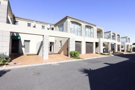 3 Bedroom Townhouse in Table View