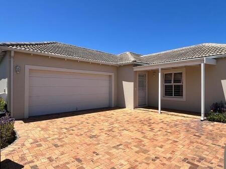 3 Bedroom House in Sunningdale