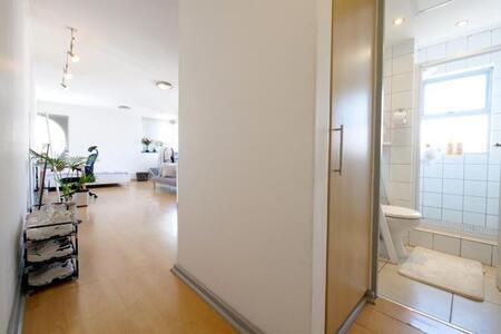 Studio Apartment in Claremont Upper