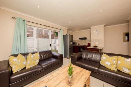 1 Bedroom Apartment in Table View